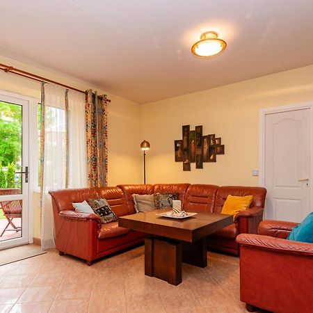 פלאנגה Family Inn Cottage With Terrace מראה חיצוני תמונה